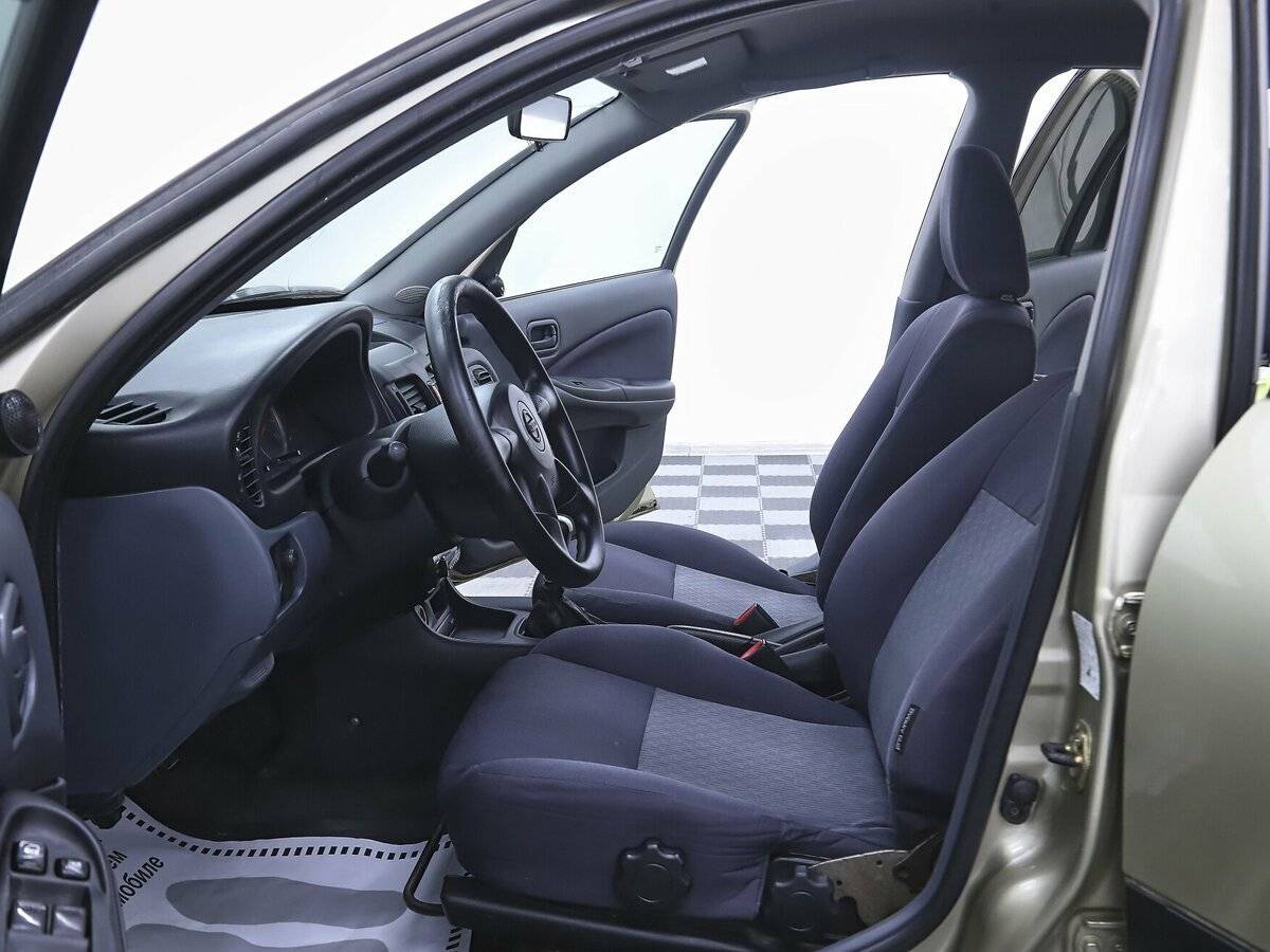 Nissan Almera с пробегом — 2004 год. Фото: #6