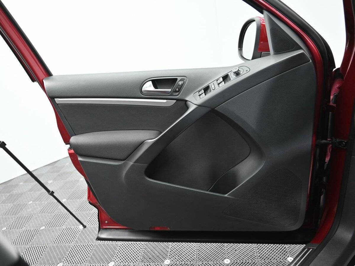 Volkswagen Tiguan с пробегом — 2011 год. Фото: #5