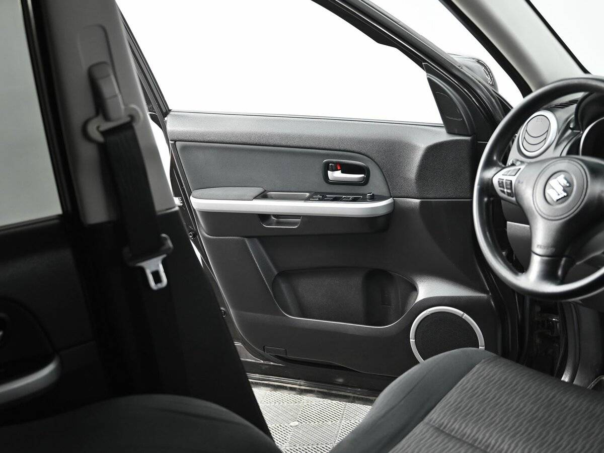 Suzuki Grand Vitara с пробегом — 2013 год. Фото: #6