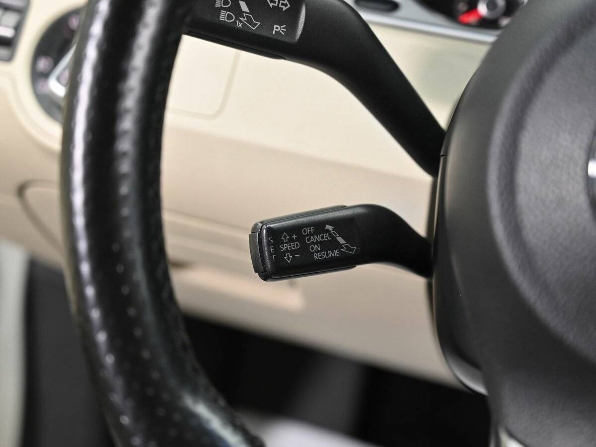 Volkswagen Passat CC с пробегом — 2011 год. Фото: #7