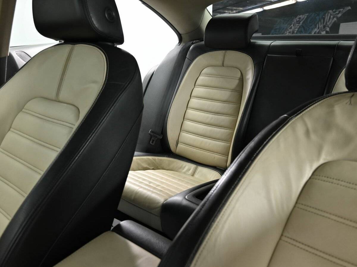 Volkswagen Passat CC с пробегом — 2011 год. Фото: #12