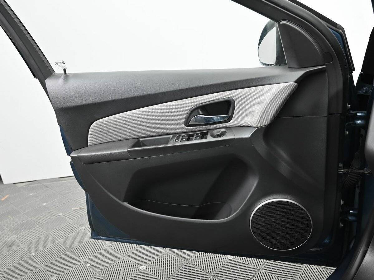 Chevrolet Cruze с пробегом — 2012 год. Фото: #6