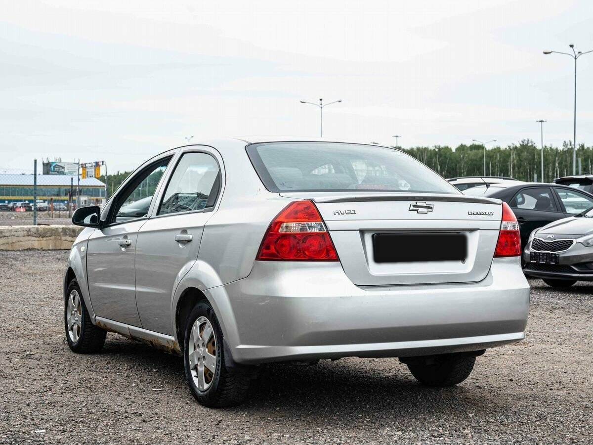 Chevrolet Aveo с пробегом — 2010 год. Фото: #3
