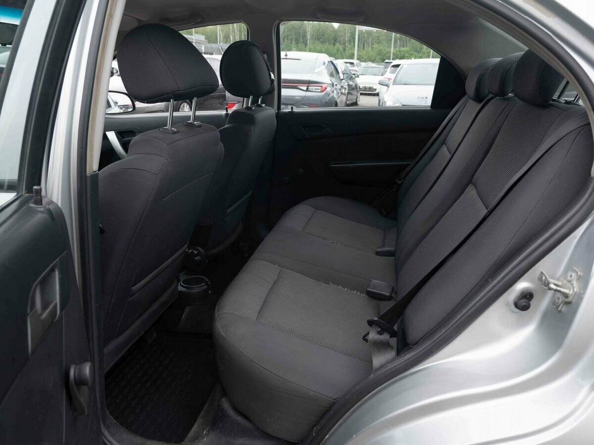 Chevrolet Aveo с пробегом — 2010 год. Фото: #8