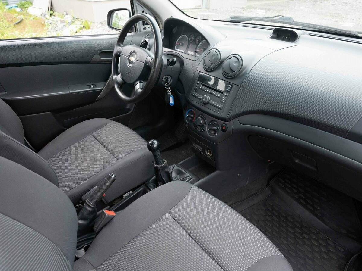 Chevrolet Aveo с пробегом — 2010 год. Фото: #10