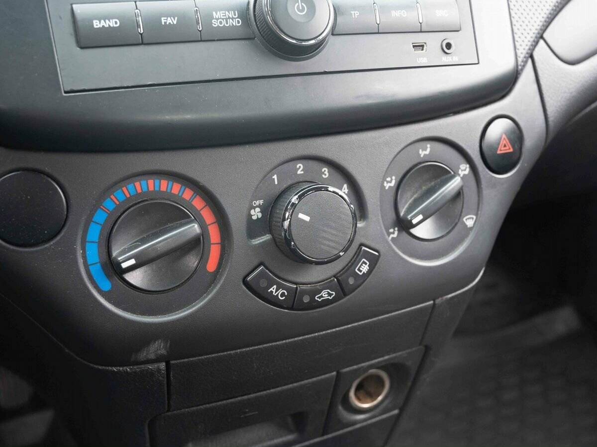 Chevrolet Aveo с пробегом — 2010 год. Фото: #17