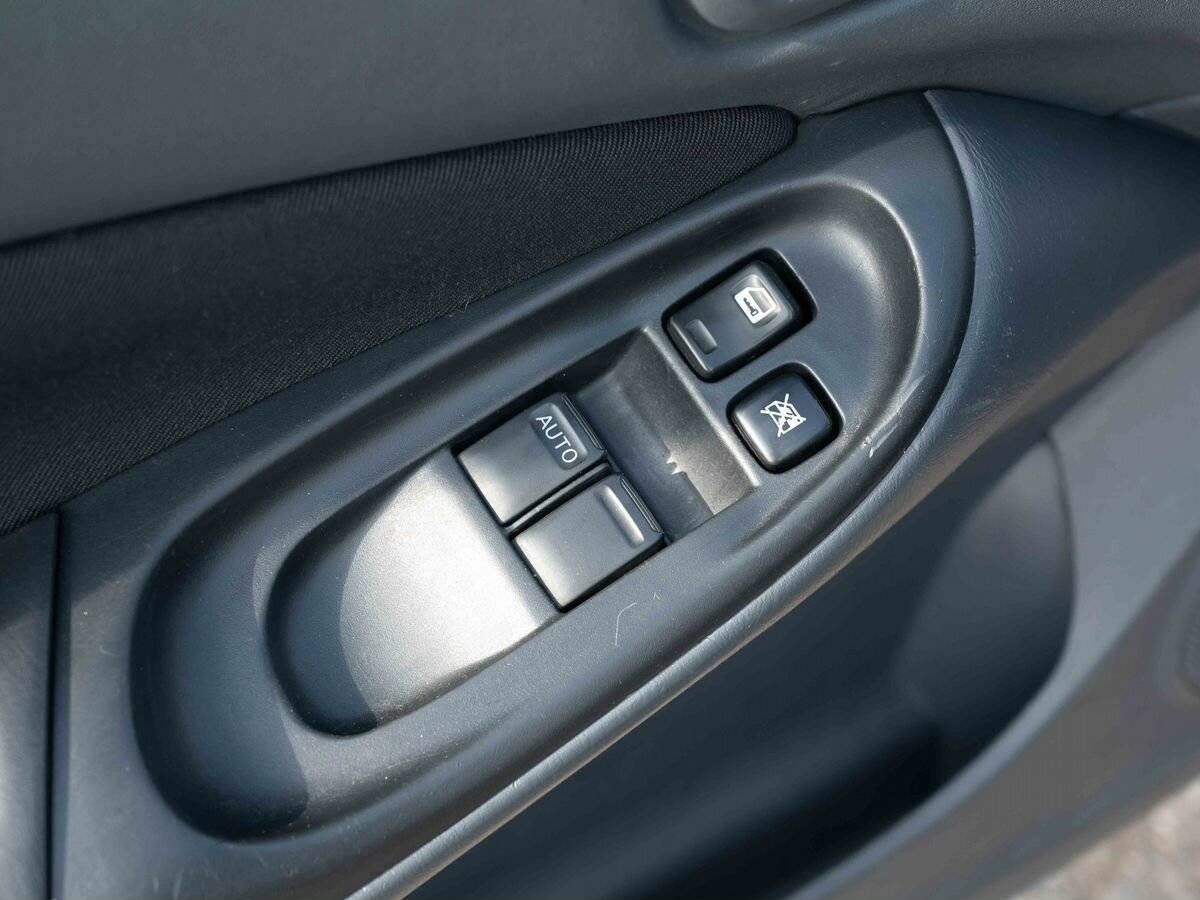 Nissan Almera с пробегом — 2004 год. Фото: #15