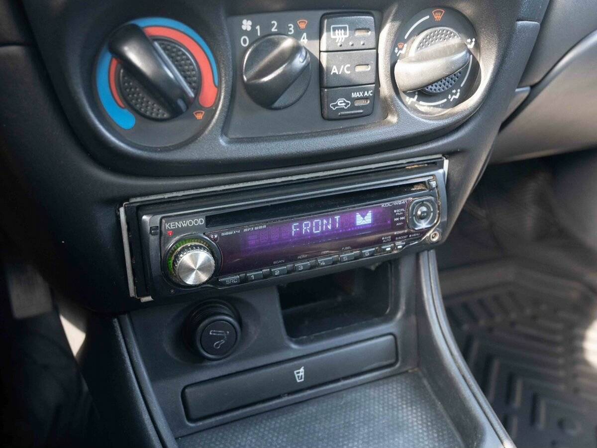 Nissan Almera с пробегом — 2004 год. Фото: #17