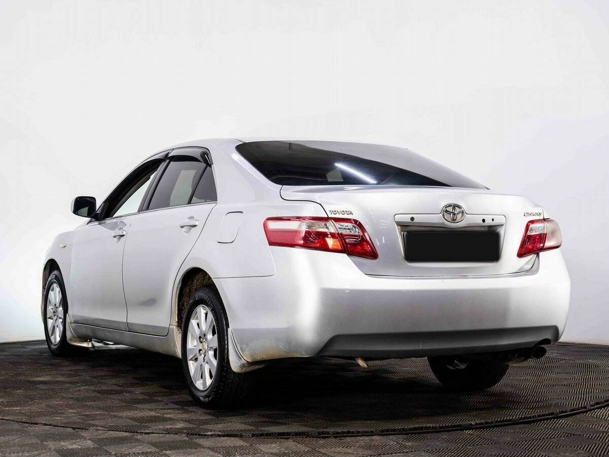Toyota Camry с пробегом — 2007 год. Фото: #3