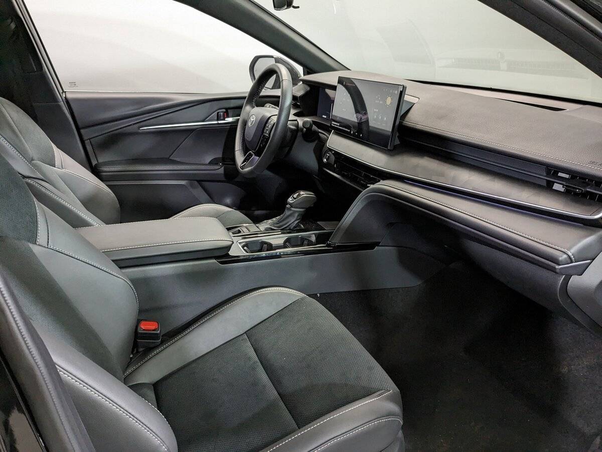 Toyota Camry с пробегом — 2024 год. Фото: #8