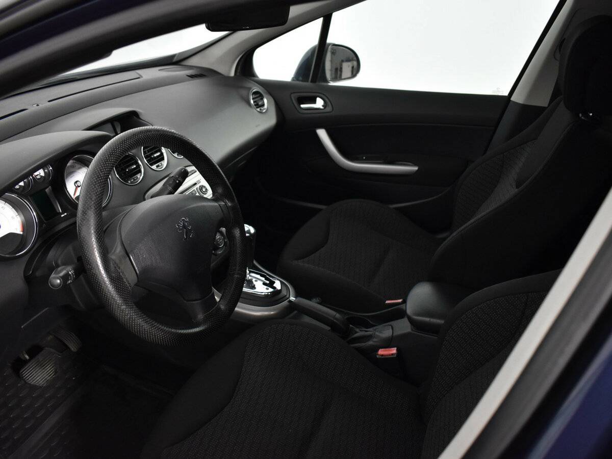 Peugeot 308 с пробегом — 2008 год. Фото: #8