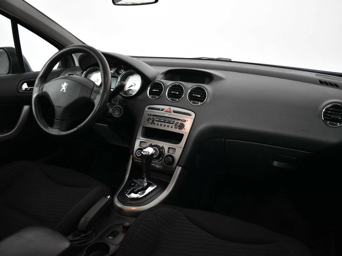 Peugeot 308 с пробегом — 2008 год. Фото: #9