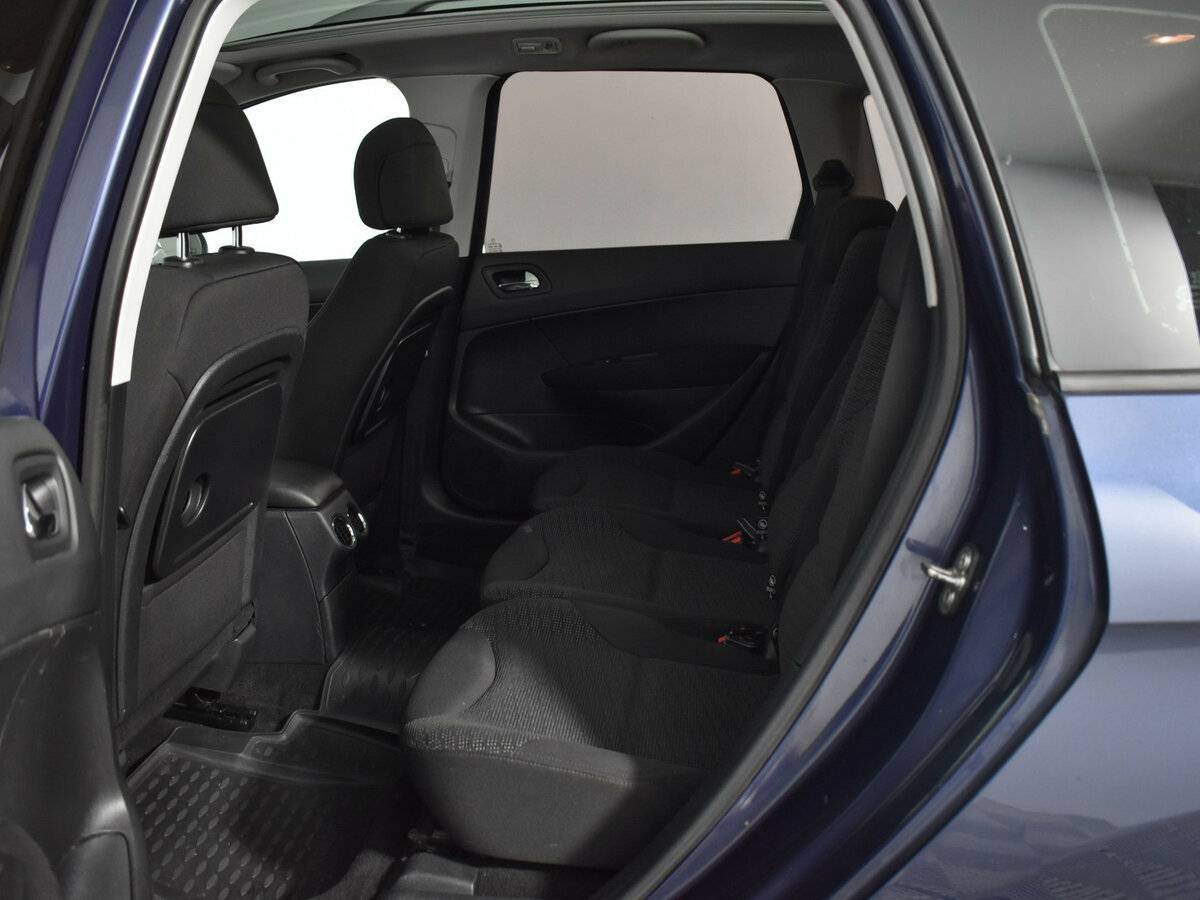 Peugeot 308 с пробегом — 2008 год. Фото: #11