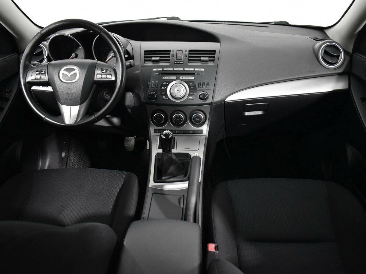 Mazda 3 с пробегом — 2011 год. Фото: #9
