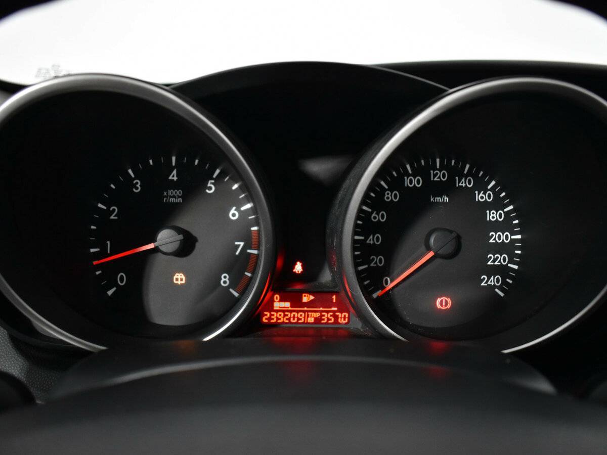 Mazda 3 с пробегом — 2011 год. Фото: #11