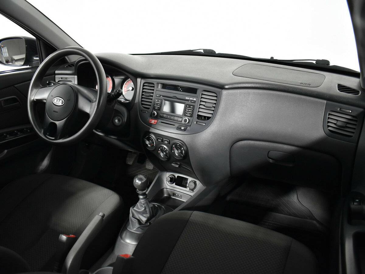Kia Rio с пробегом — 2010 год. Фото: #9