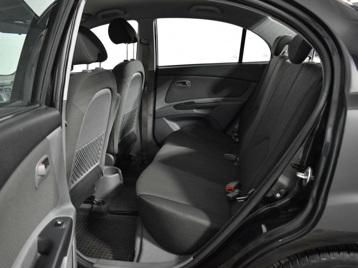 Kia Rio с пробегом — 2010 год. Фото: #11