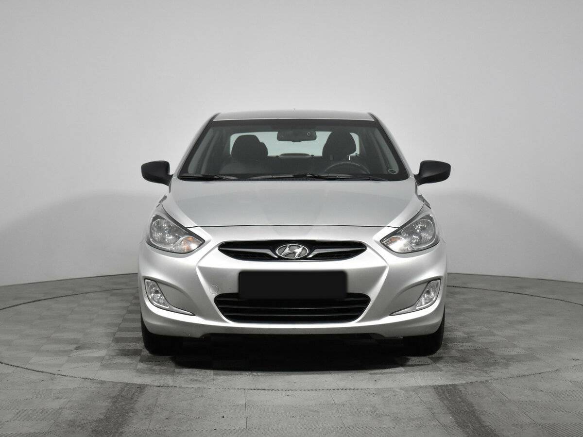 Hyundai Solaris с пробегом — 2011 год. Фото: #1