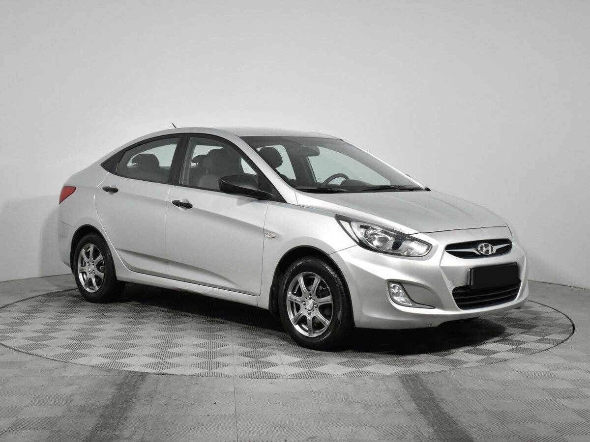 Hyundai Solaris с пробегом — 2011 год. Фото: #2