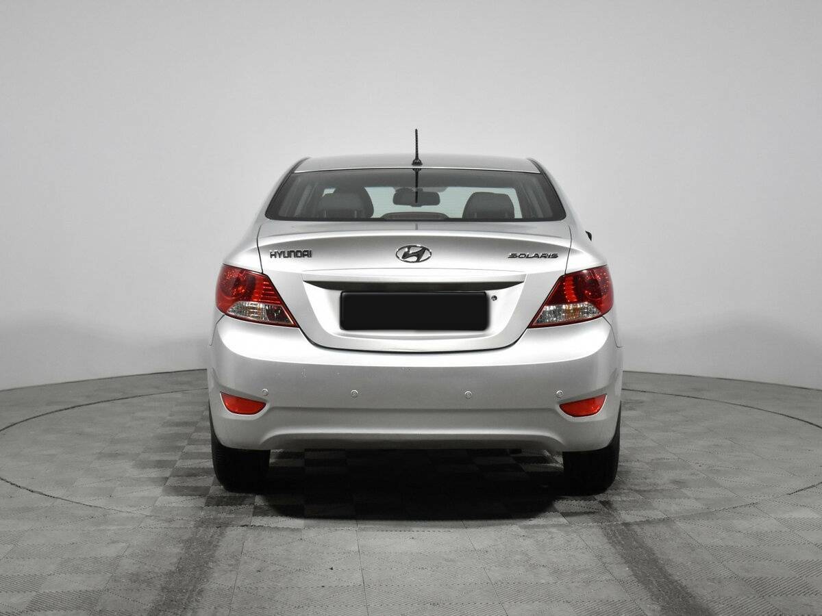 Hyundai Solaris с пробегом — 2011 год. Фото: #5