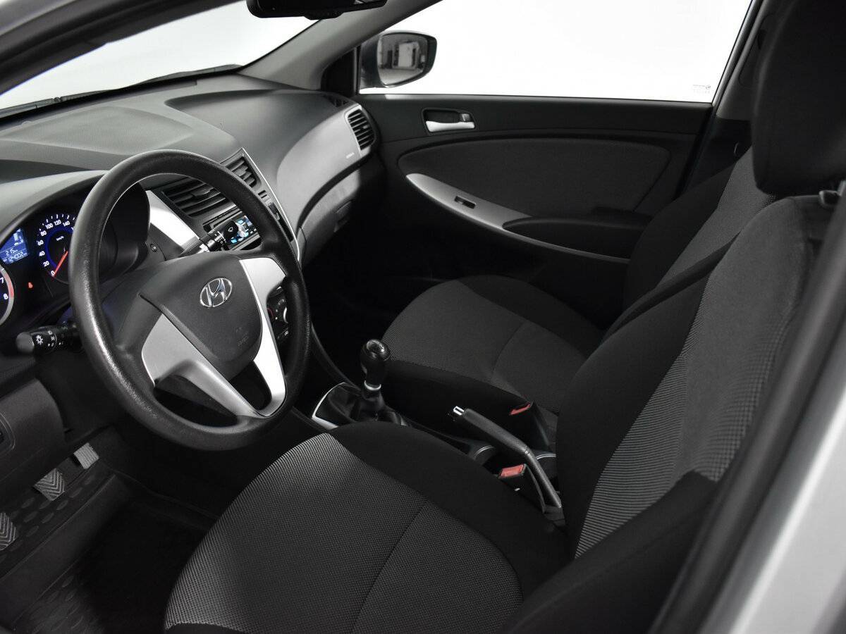 Hyundai Solaris с пробегом — 2011 год. Фото: #8