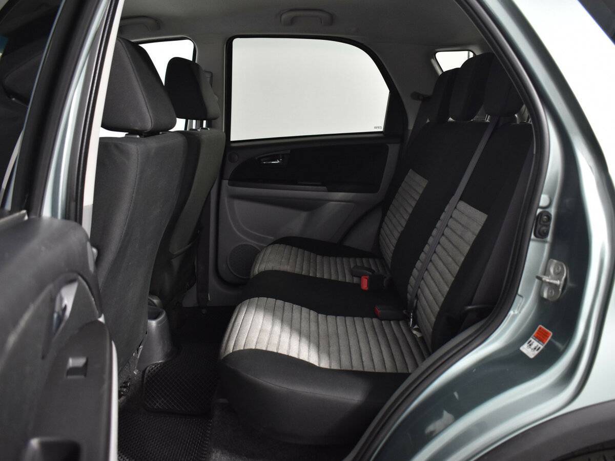 Suzuki SX4 с пробегом — 2011 год. Фото: #11