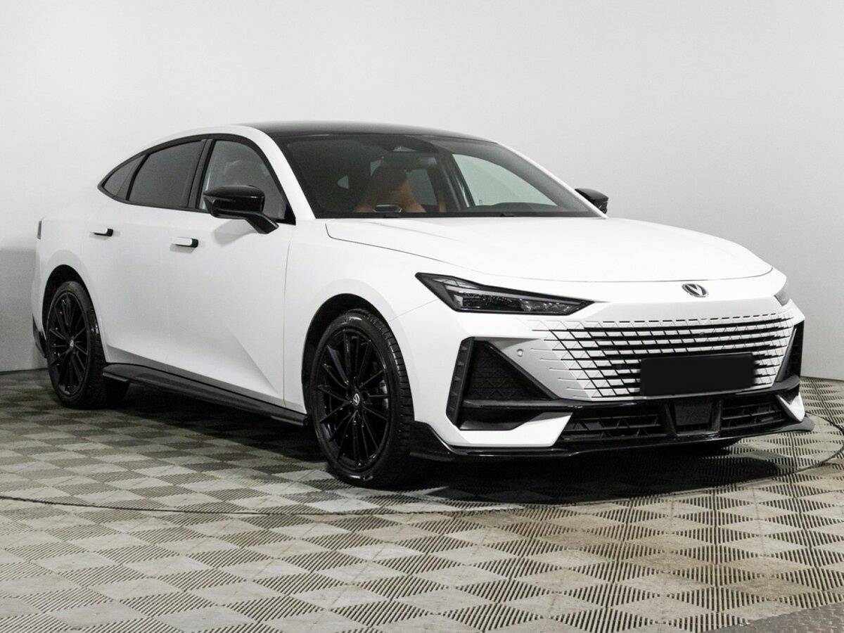 Changan UNI-V с пробегом — 2023 год. Фото: #2