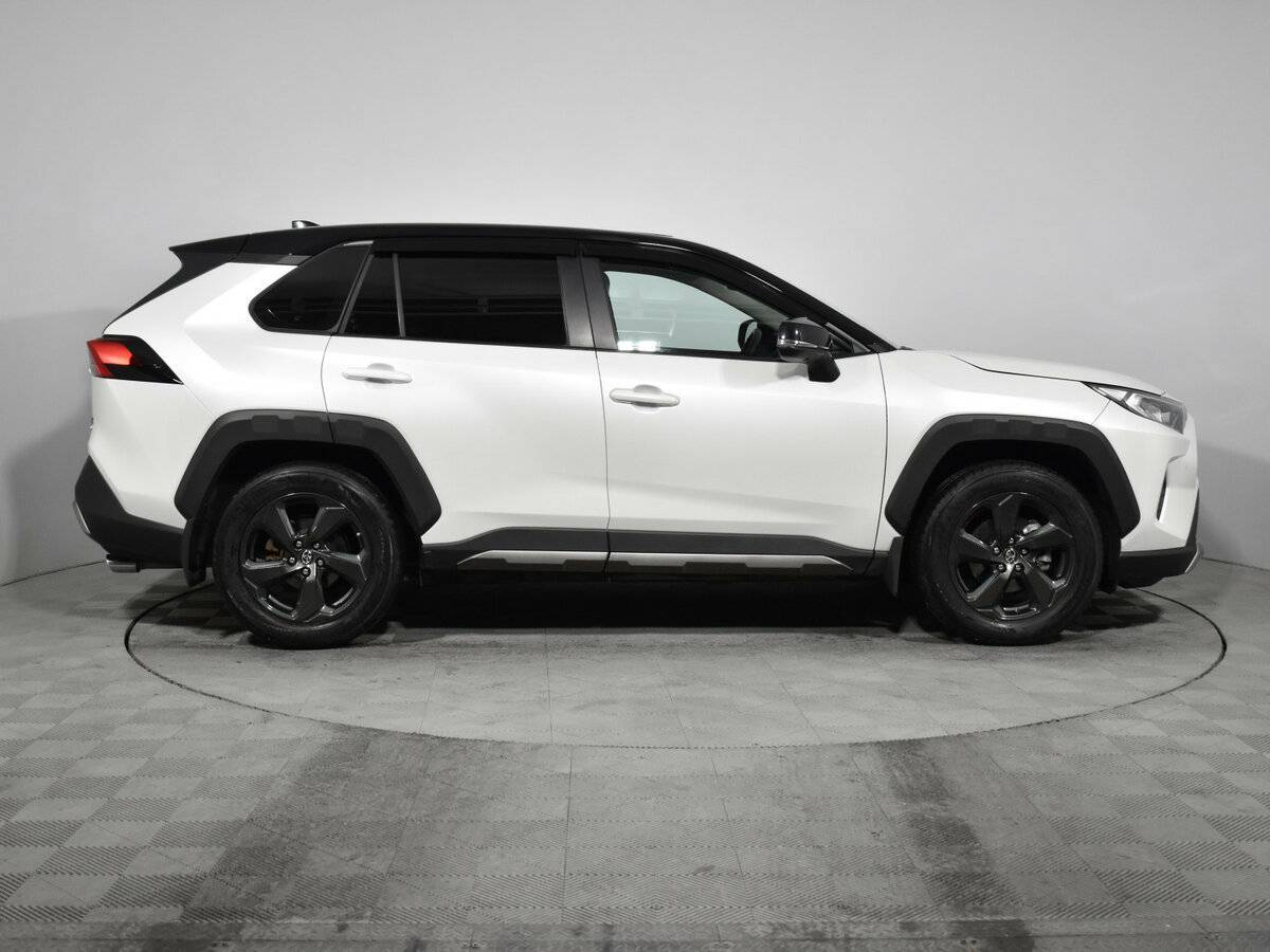 Toyota RAV4 с пробегом — 2022 год. Фото: #3
