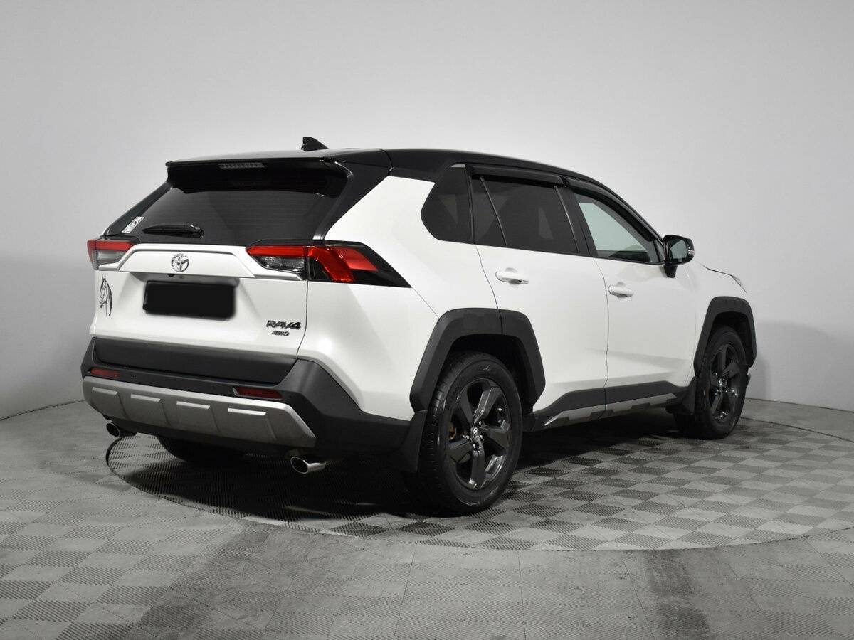 Toyota RAV4 с пробегом — 2022 год. Фото: #4