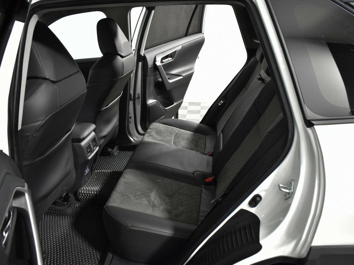 Toyota RAV4 с пробегом — 2022 год. Фото: #10