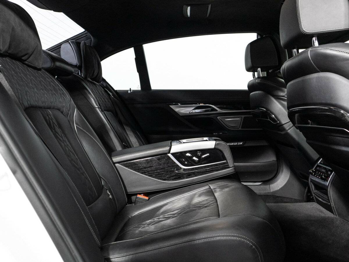 BMW 7 серии с пробегом — 2016 год. Фото: #9