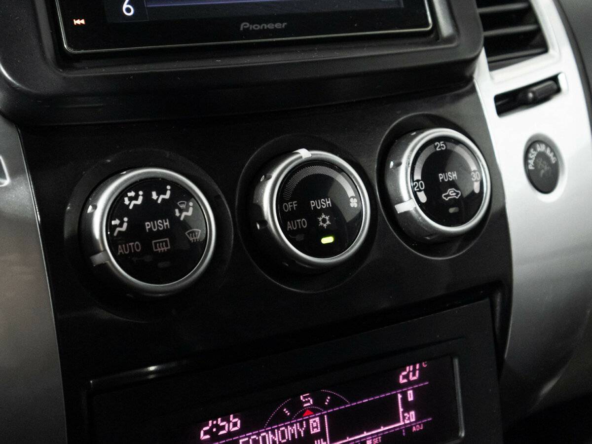 Mitsubishi Pajero Sport с пробегом — 2012 год. Фото: #17