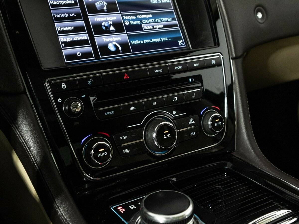 Jaguar XJ с пробегом — 2014 год. Фото: #23