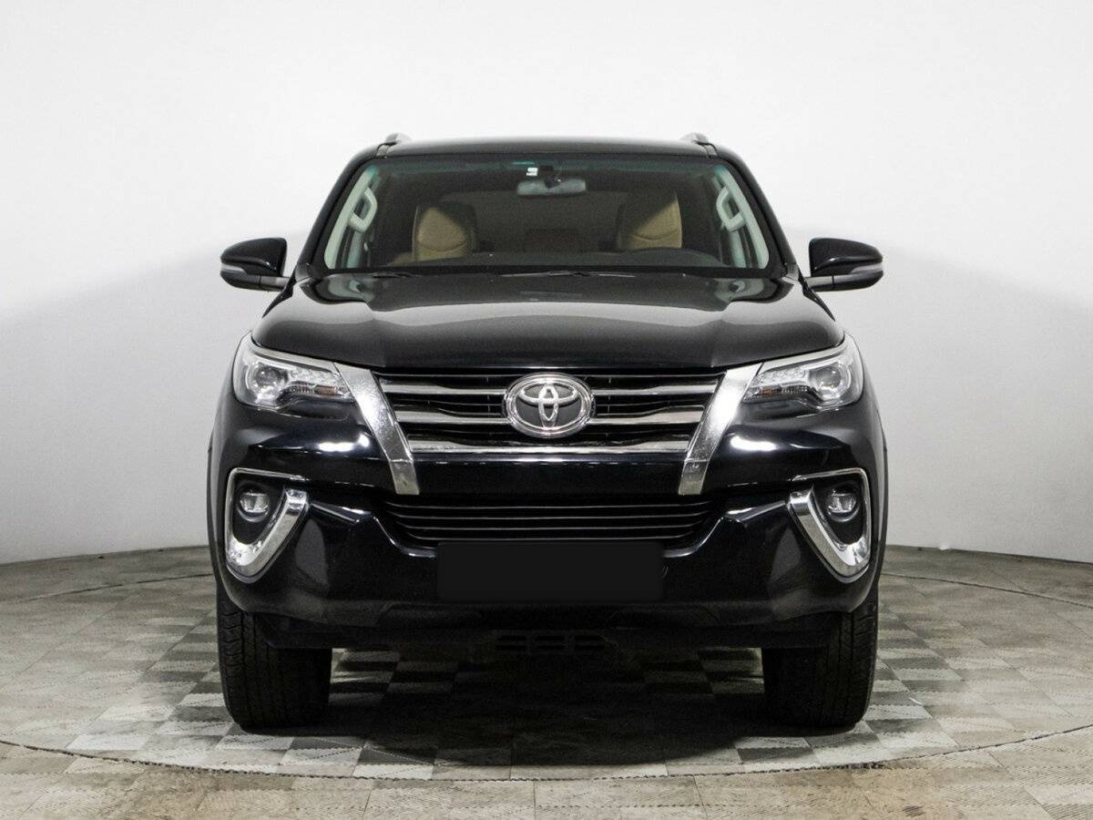 Toyota Fortuner с пробегом — 2019 год. Фото: #1