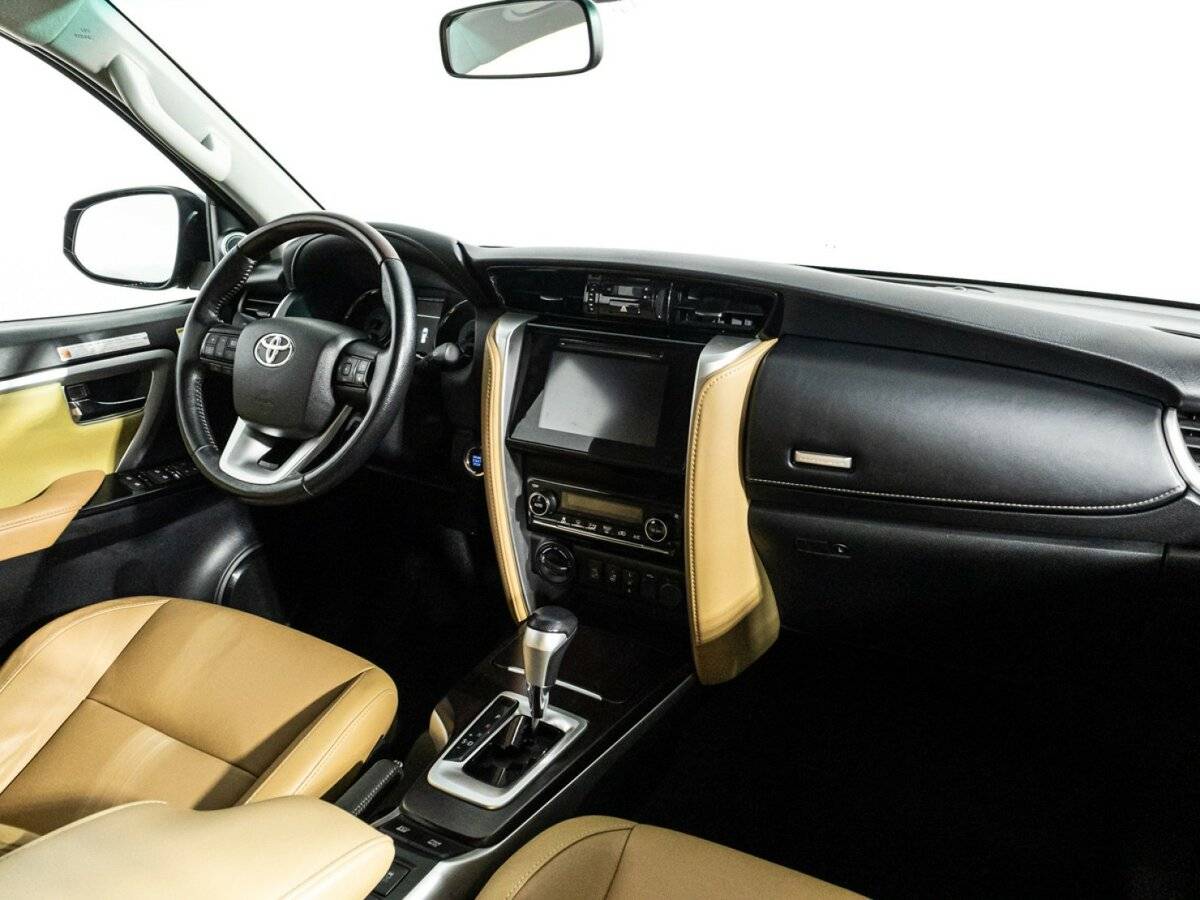 Toyota Fortuner с пробегом — 2019 год. Фото: #8