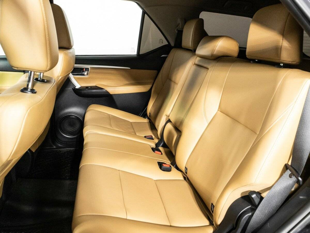 Toyota Fortuner с пробегом — 2019 год. Фото: #9