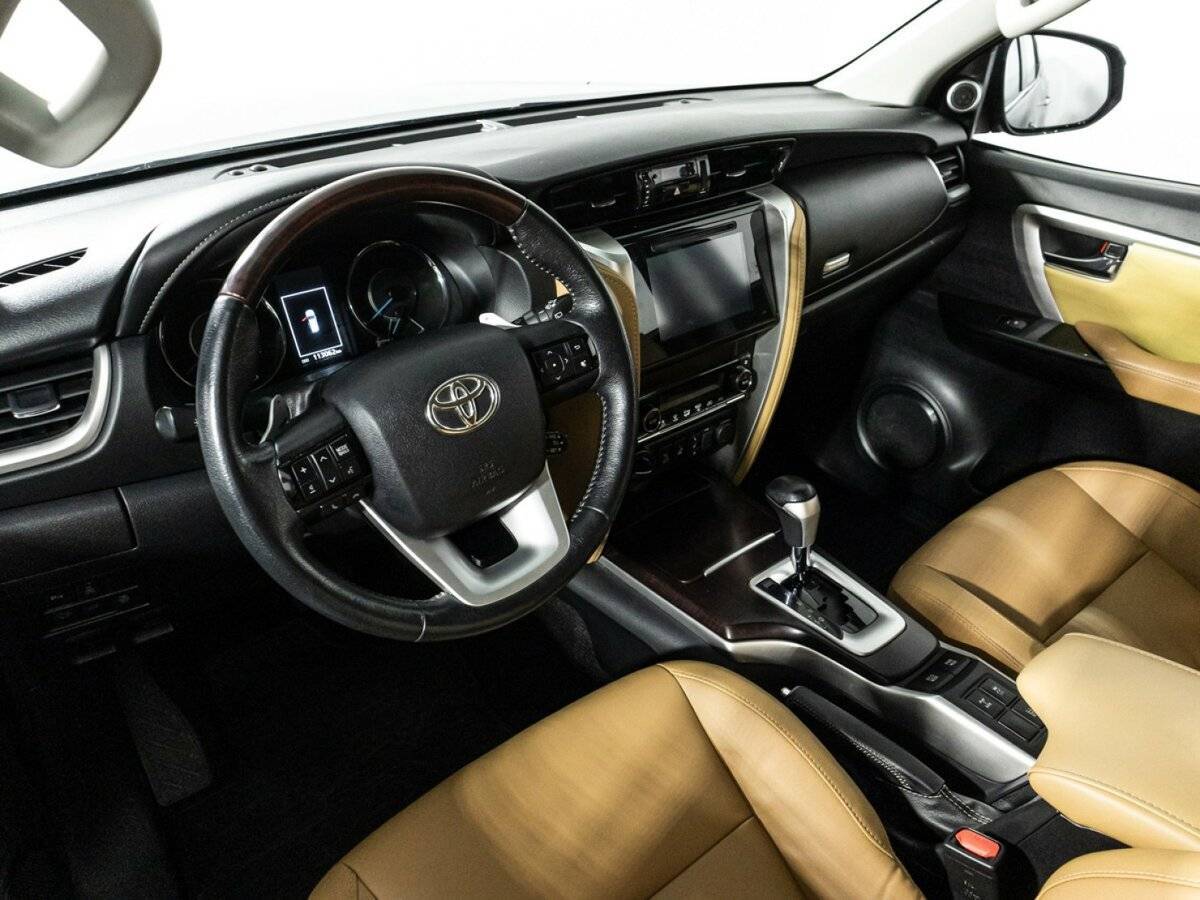 Toyota Fortuner с пробегом — 2019 год. Фото: #10