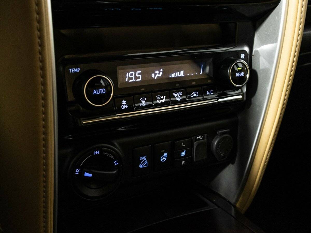 Toyota Fortuner с пробегом — 2019 год. Фото: #21