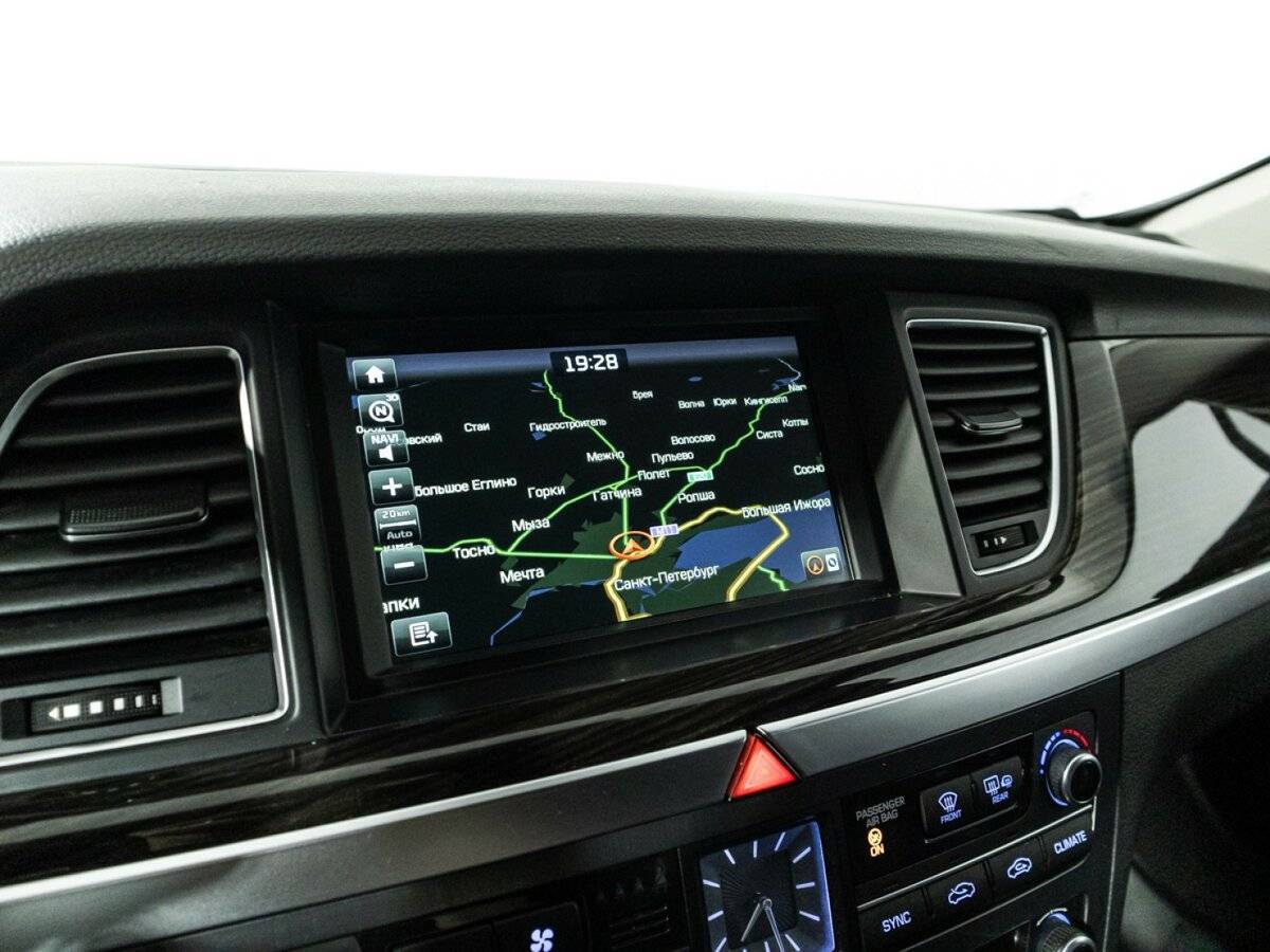 Hyundai Genesis с пробегом — 2015 год. Фото: #15