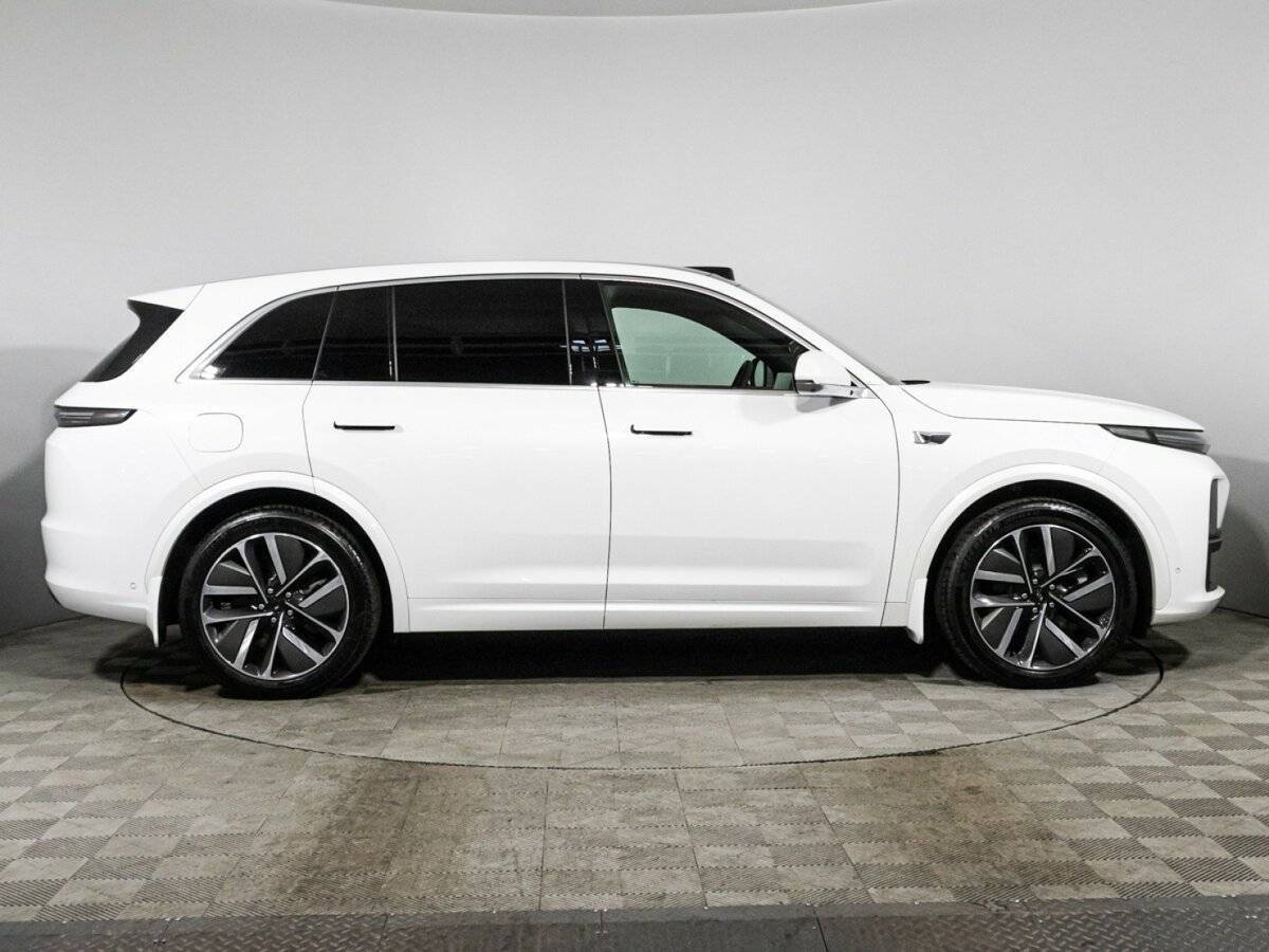 LiXiang L7 с пробегом — 2023 год. Фото: #3