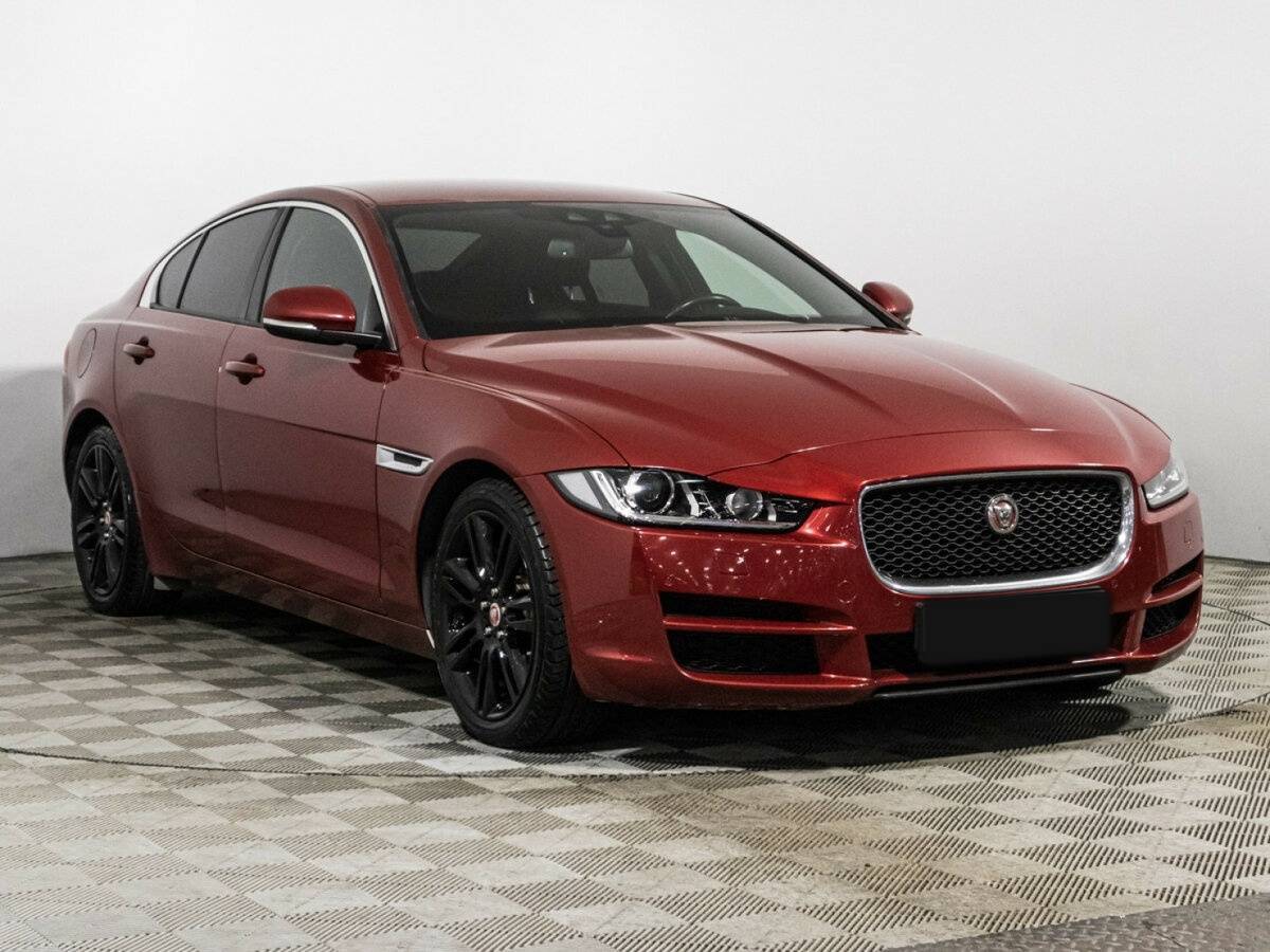 Jaguar XE с пробегом — 2016 год. Фото: #2