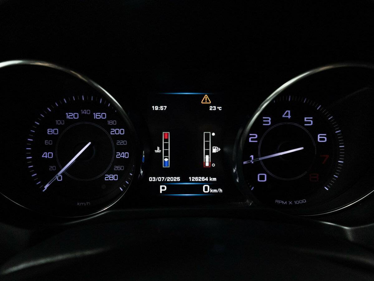 Jaguar XE с пробегом — 2016 год. Фото: #11