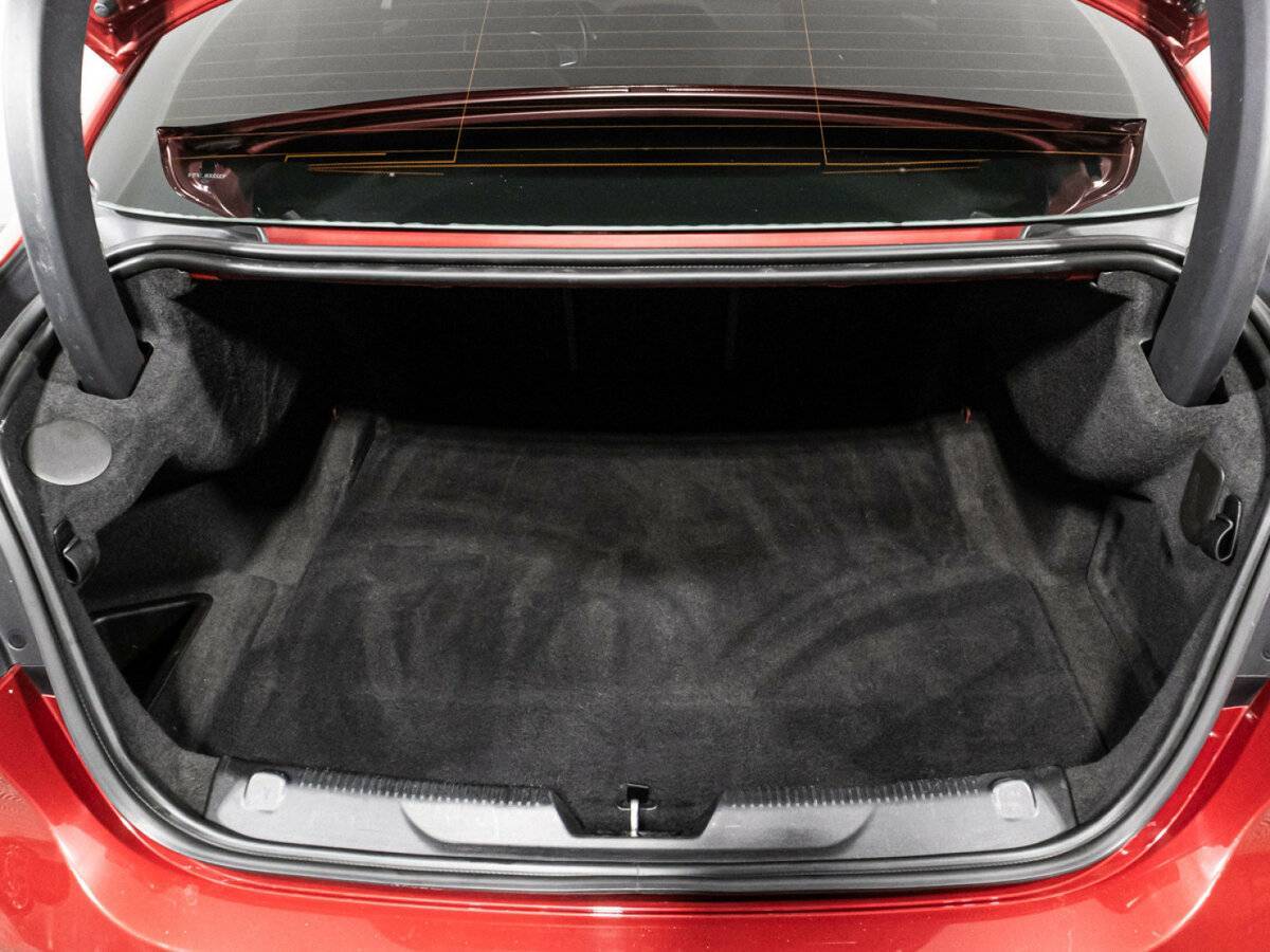 Jaguar XE с пробегом — 2016 год. Фото: #14