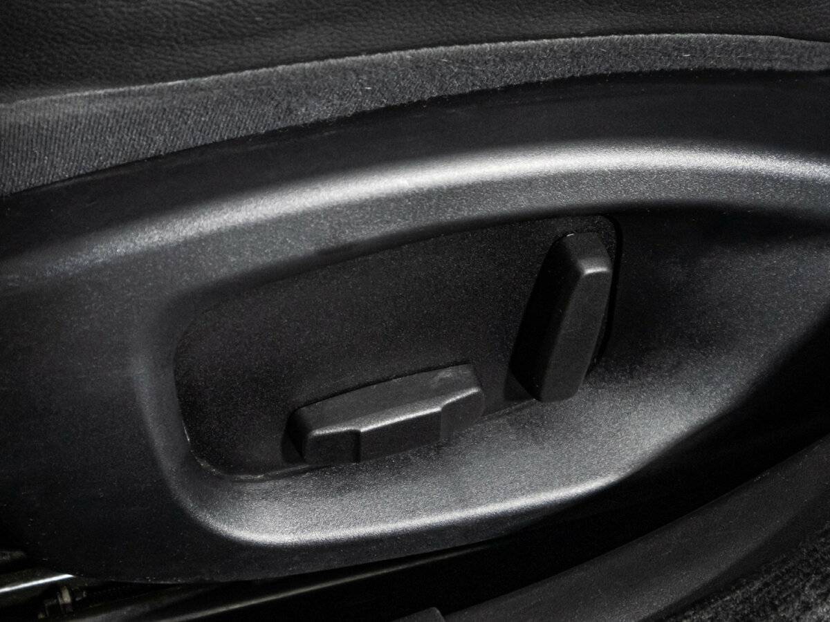 Jaguar XE с пробегом — 2016 год. Фото: #17