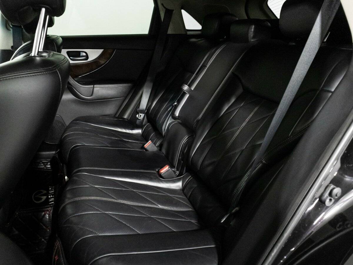 Infiniti QX70 с пробегом — 2014 год. Фото: #9