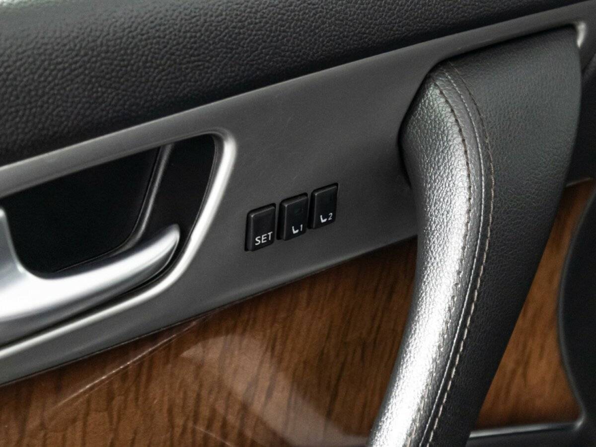 Infiniti QX70 с пробегом — 2014 год. Фото: #17