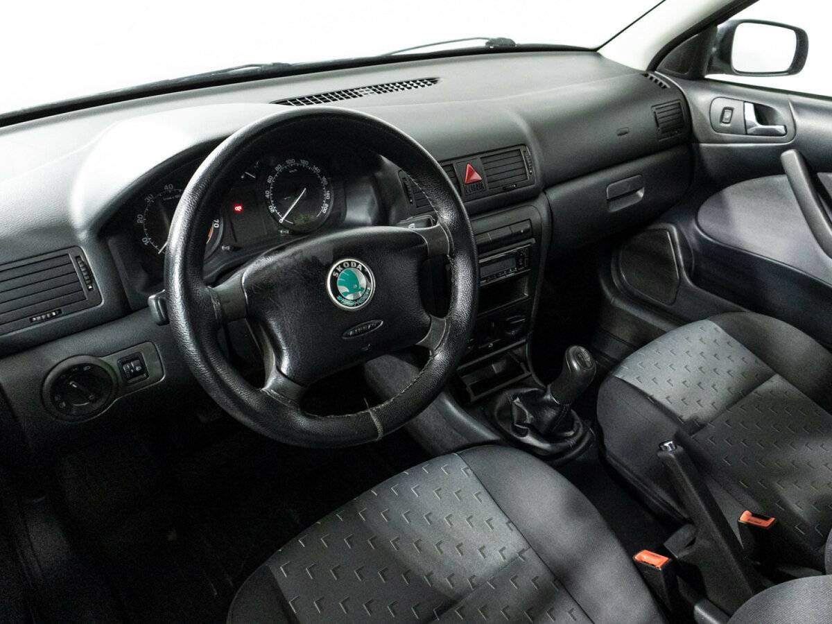 Skoda Octavia с пробегом — 2006 год. Фото: #10