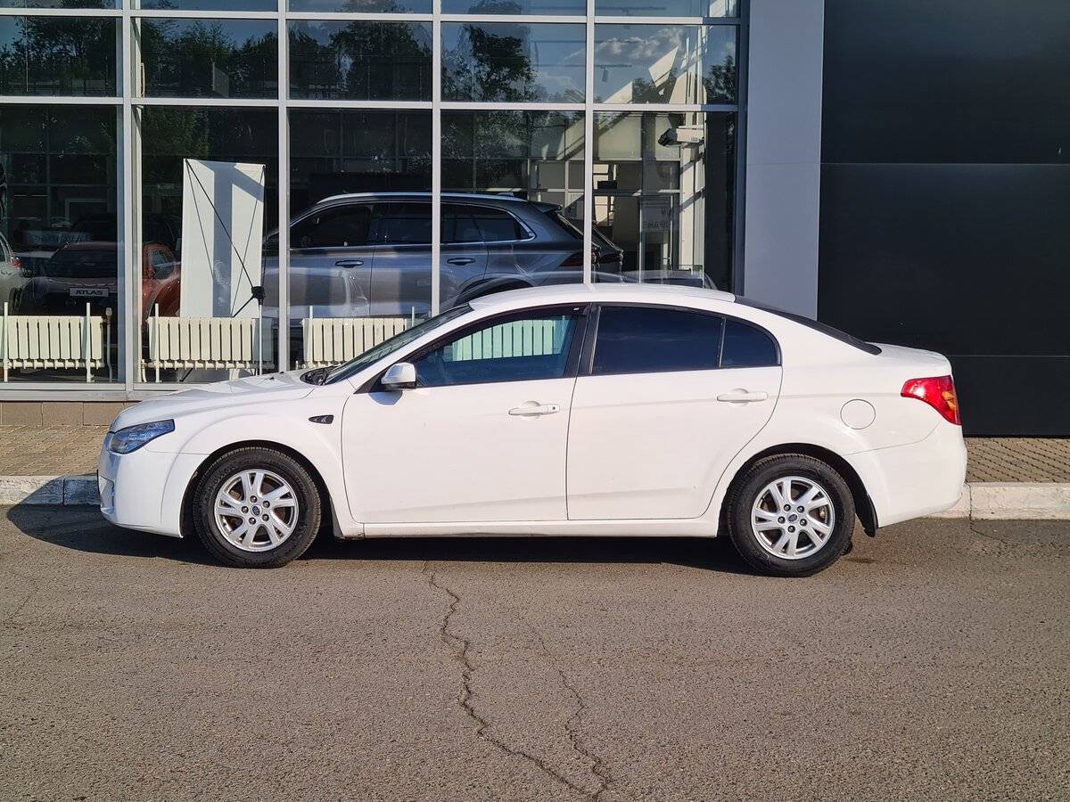 FAW Besturn B50 с пробегом — 2012 год. Фото: #1