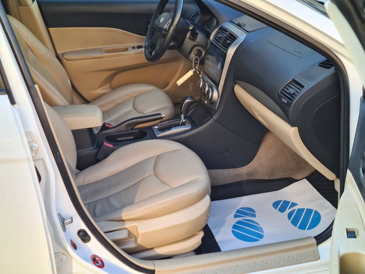 FAW Besturn B50 с пробегом — 2012 год. Фото: #12