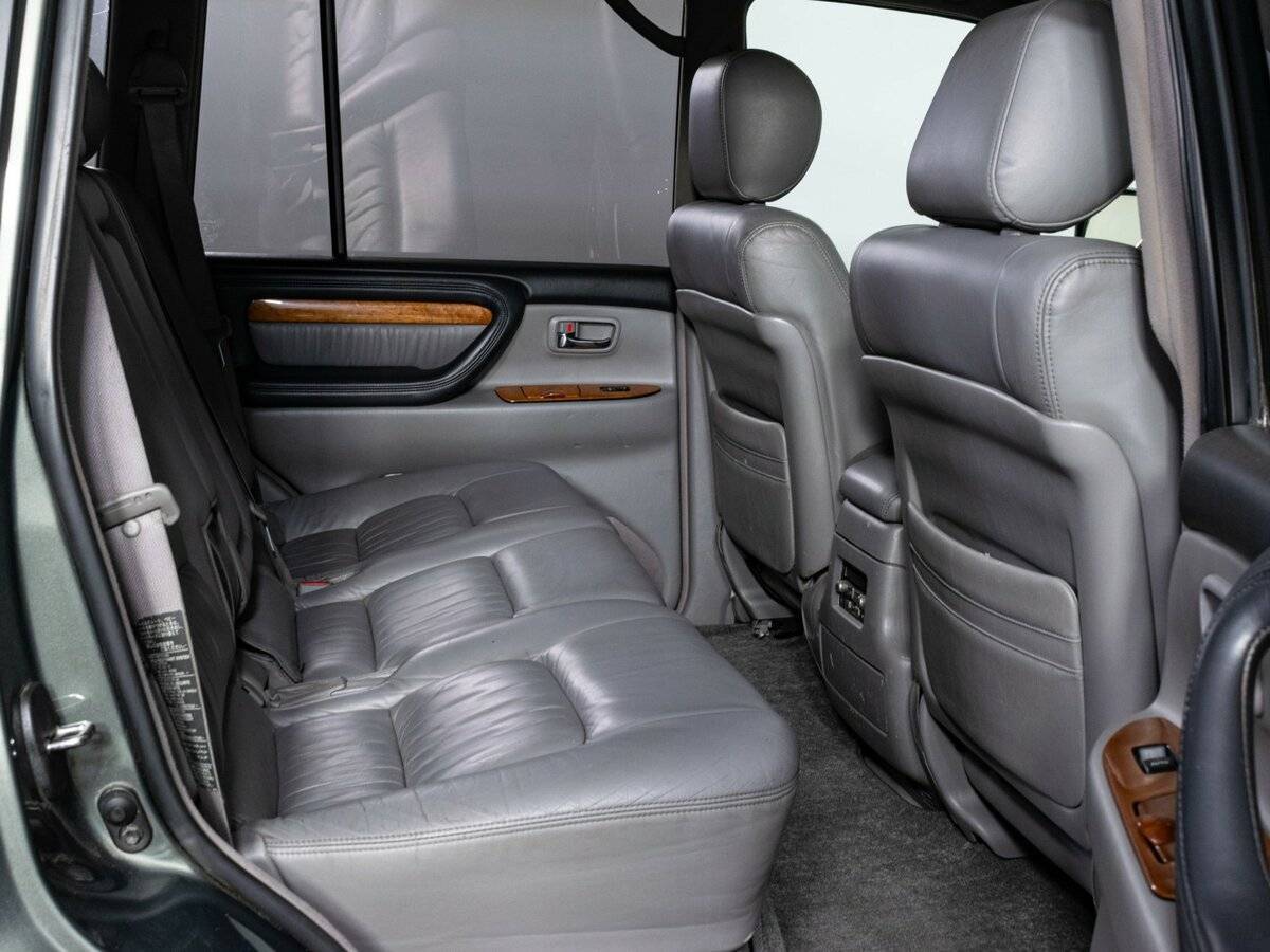 Lexus LX с пробегом — 2006 год. Фото: #11